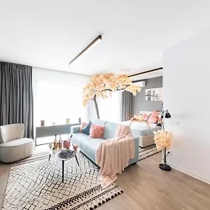 https://north-twin-studio.bucharesthotelsnow.com
